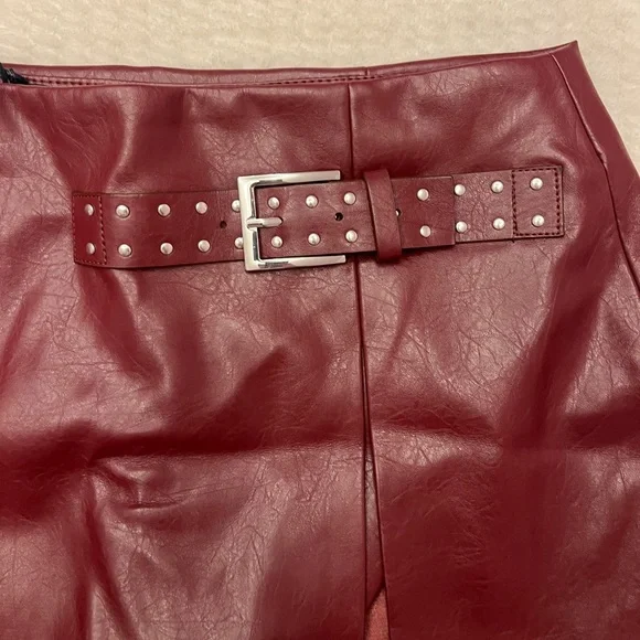 SOLD✨ Bershka Faux leather mini skirt/skort - Picture 4 of 8